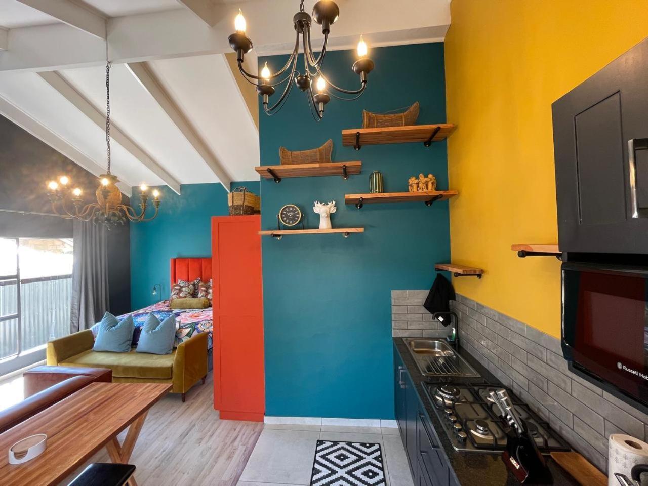 Periwinkle, Grove ,Acorn & Sage Cottages Clarens Room photo