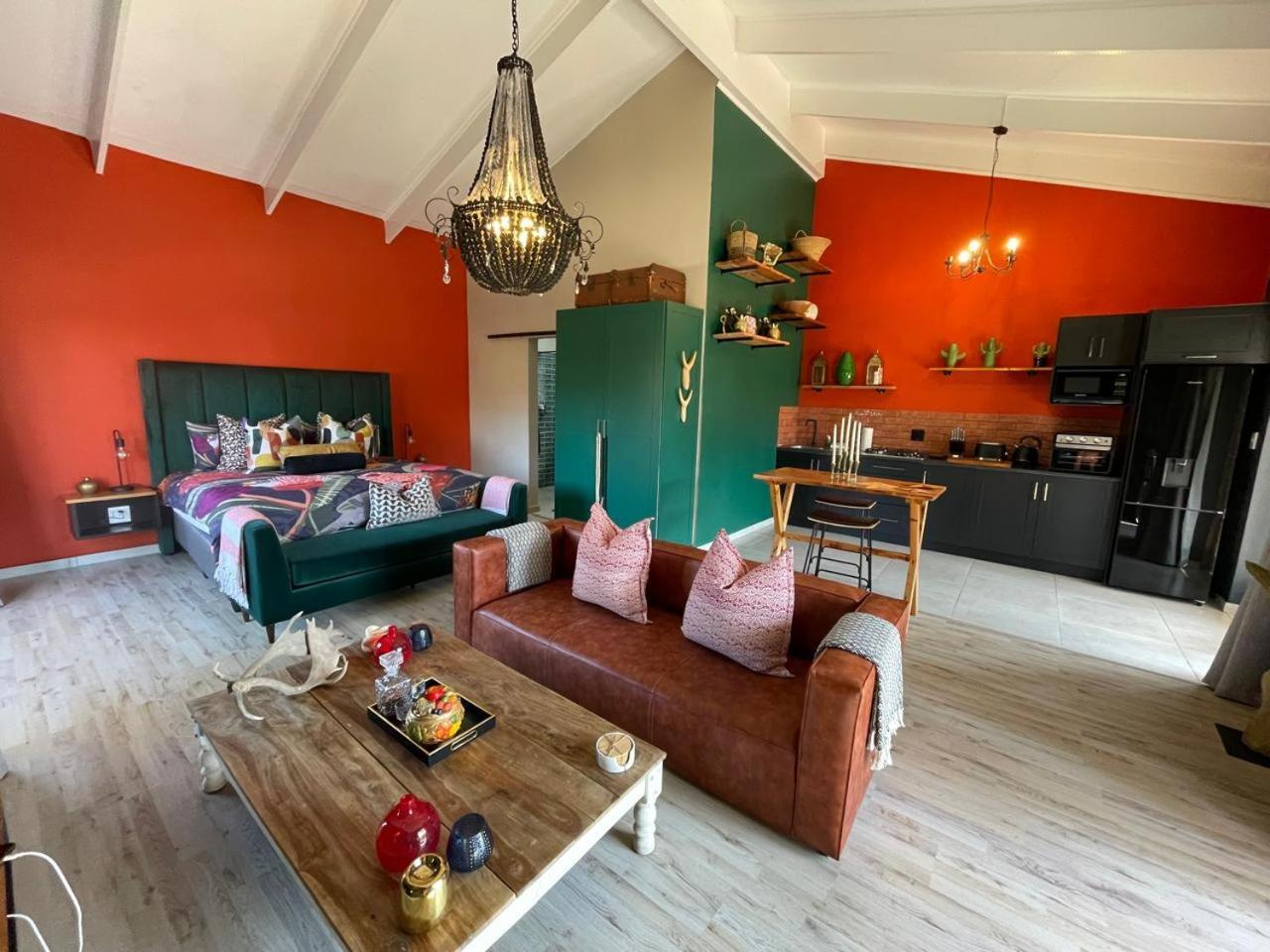 Periwinkle, Grove ,Acorn & Sage Cottages Clarens Room photo