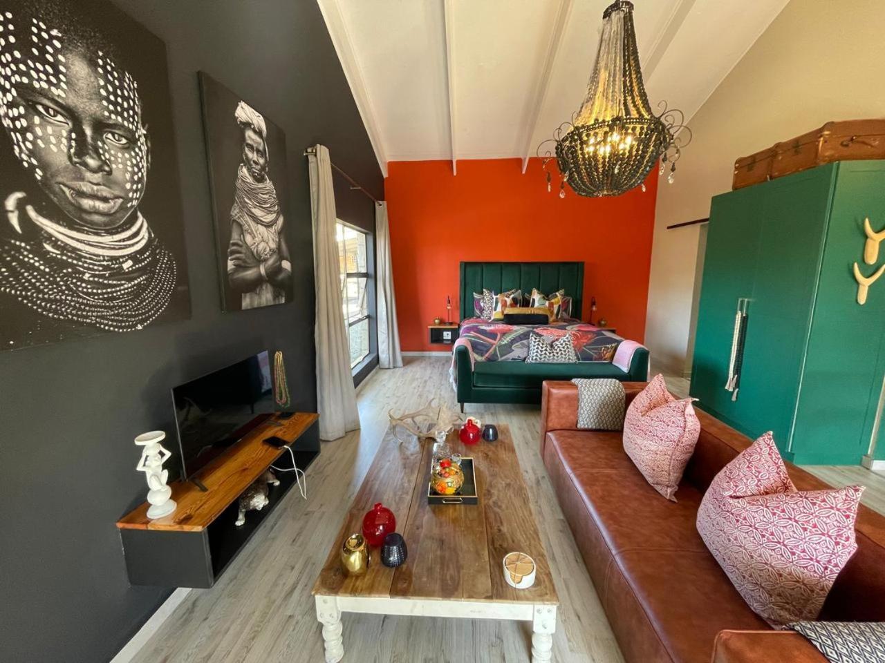 Periwinkle, Grove ,Acorn & Sage Cottages Clarens Room photo